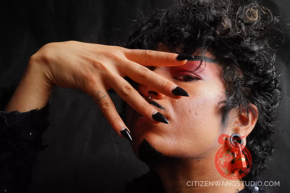 prinx-chiyo-blacknails.JPG